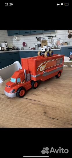 Грузовик Вспыш и чудо машинки