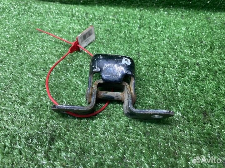 Петля двери передняя левая Mazda 3 BK