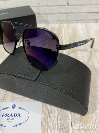 Солнцезащитные очки Prada