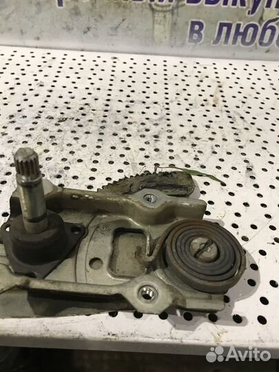 Стеклоподъемник задний правый Toyota Corolla 150