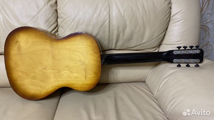 Акустическая гитара