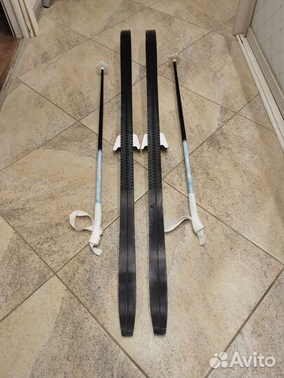 Лыжи и ботинки (35 размер) детсские