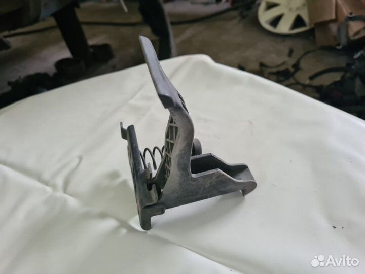 Ручка открывания капота Renault Fluence седан M4R