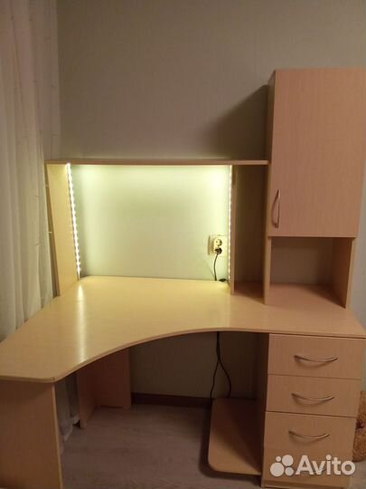 Рабочий, компьютерный стол