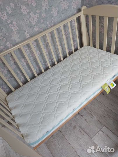 Детская кроватка с универсальным маятником