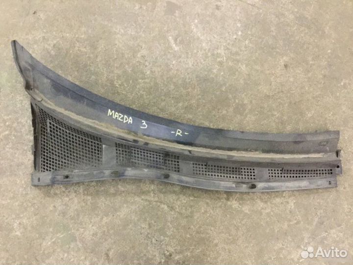 Решетка стеклоочистителей (жабо) правая Mazda 3 BK