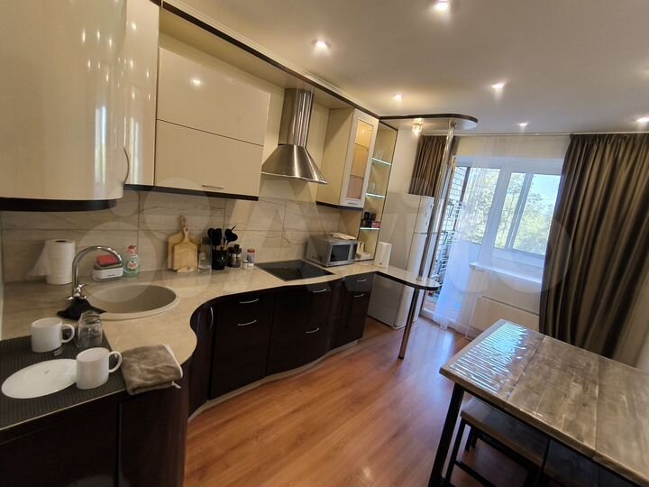 2-к. квартира, 72 м², 2/9 эт.