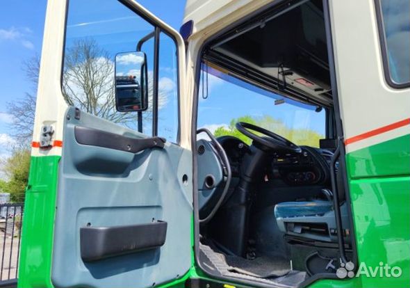 В разборке грузовик DAF,XF 95 2002-2005