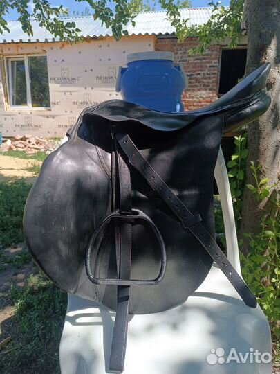 Седло для лошади