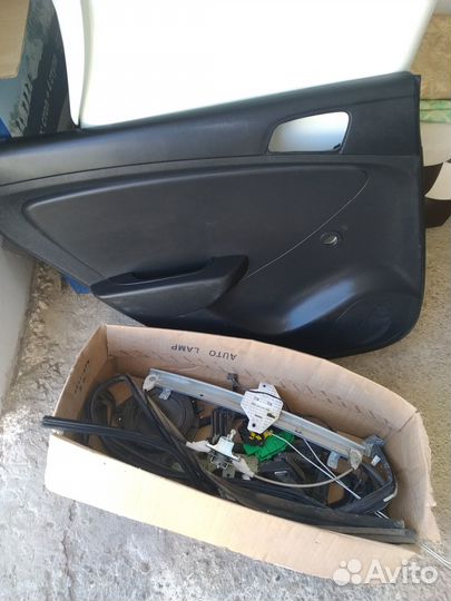 Обшивка левой задней двери хундай Солярис