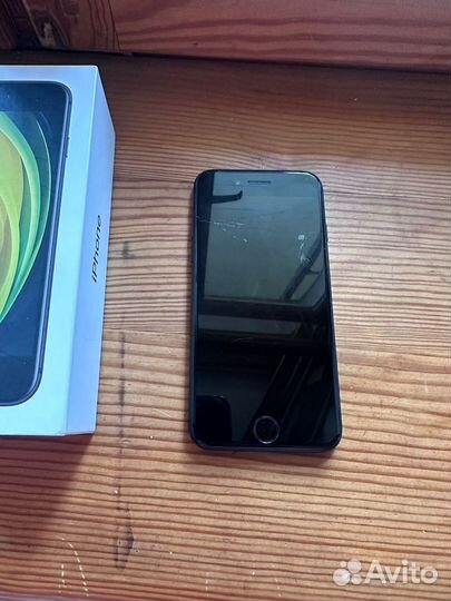 iPhone SE, 64 ГБ