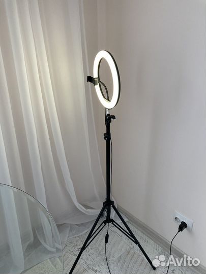 Кольцевая лампа со штативом