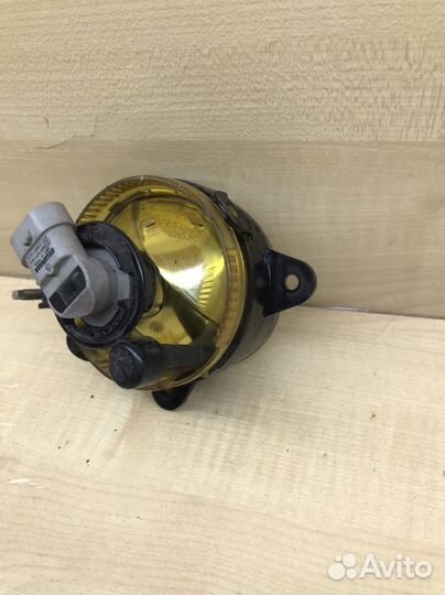 Фара противотуманная левая Volkswagen Touareg 7L