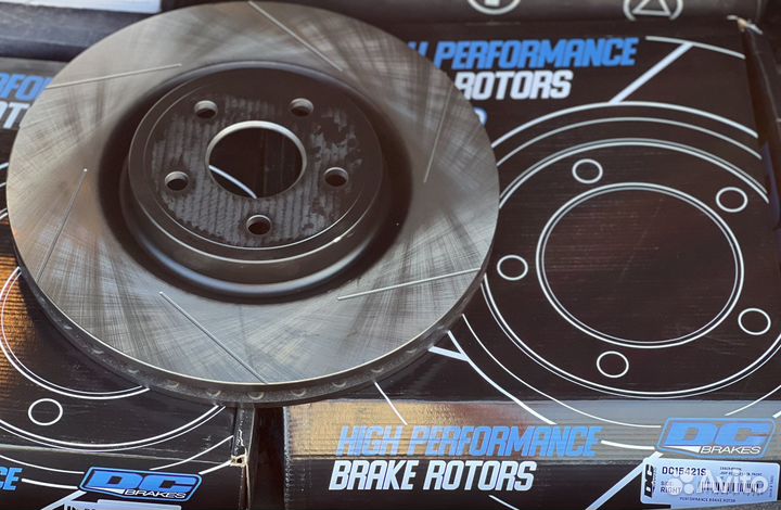 Тормозные диски перед Jeep SRT8 WK2