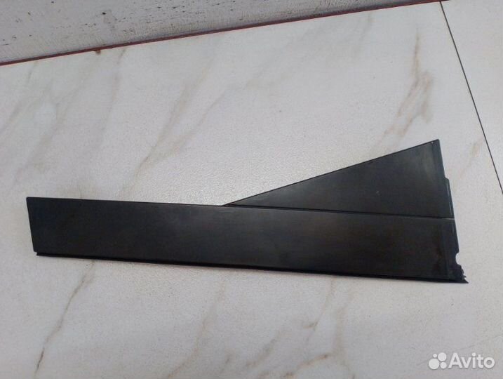 Накладка двери задняя правая Ssangyong Rexton