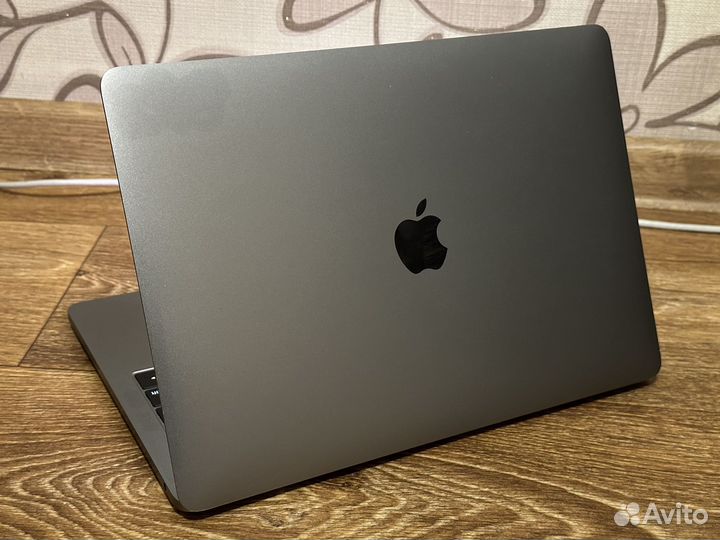 MacBook Pro 13 2019 touch bar i5/8/128gb 157циклов