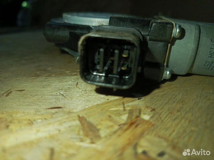 Стеклоподъемник двери Митсубиси Аутлендер 3