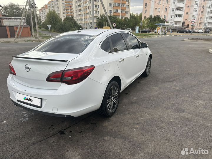 Opel Astra, 2013