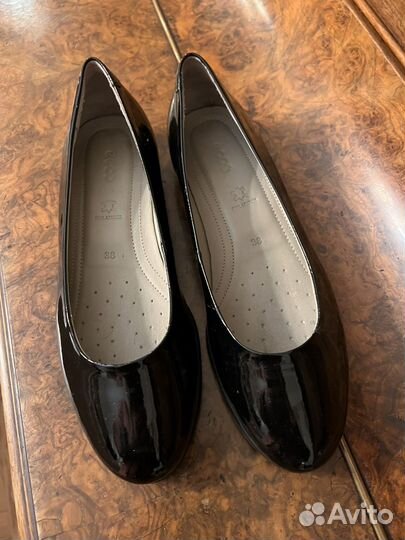 Туфли новые натуральный лак фирмы Экко 38 р