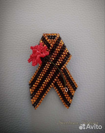 Брошь ручной работы из бисера