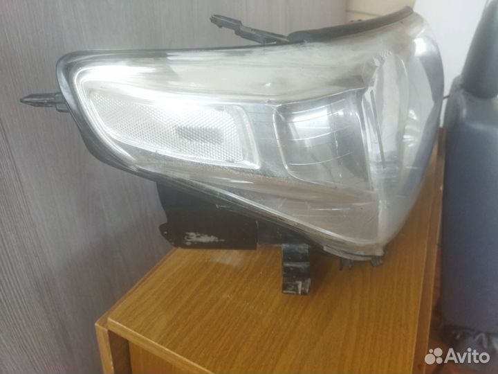 Фара правая toyota land cruiser 200