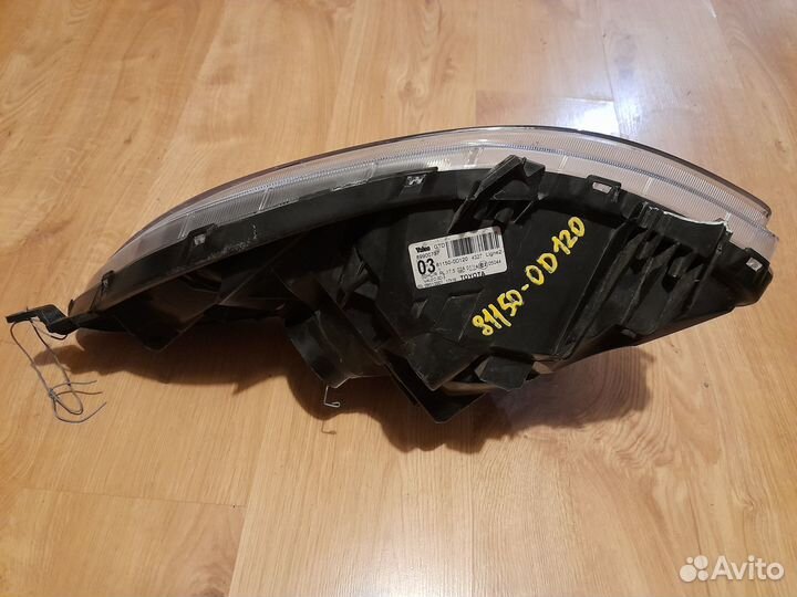 Фара передняя правая Toyota Yaris