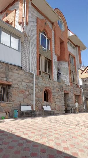 Коттедж 860 м² на участке 11 сот.