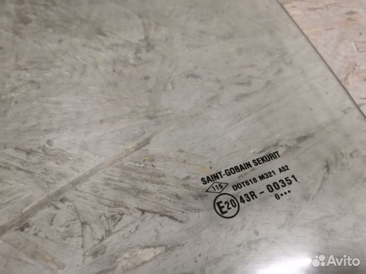 Стекло двери для Renault Sandero 2009-2014