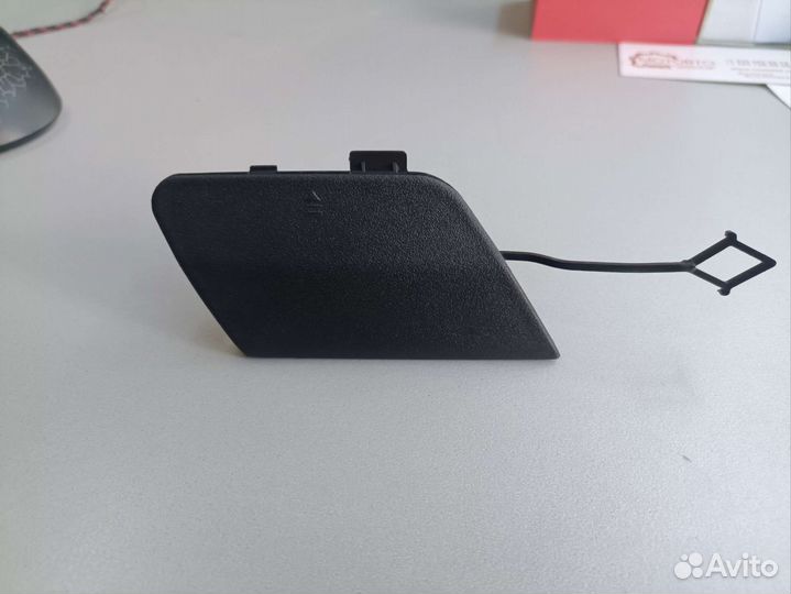 Задняя заглушка буксировочного крюка Mercedes-Benz