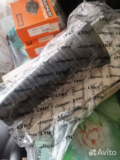 Опора стойки амортизатора левая