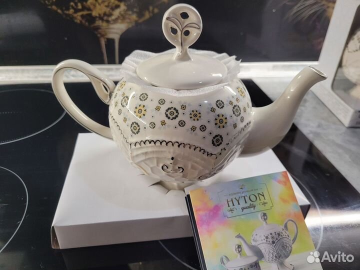 Чайник и сахарница