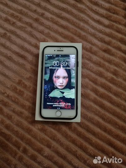 Телефон iPhone 7
