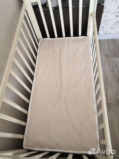 Детская кроватка с маятником и ящиком