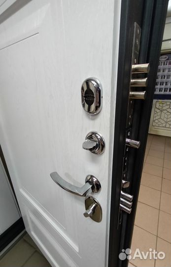 Дверь входная Порта с капителью