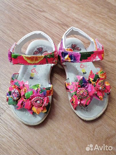 Сандалии на девочку