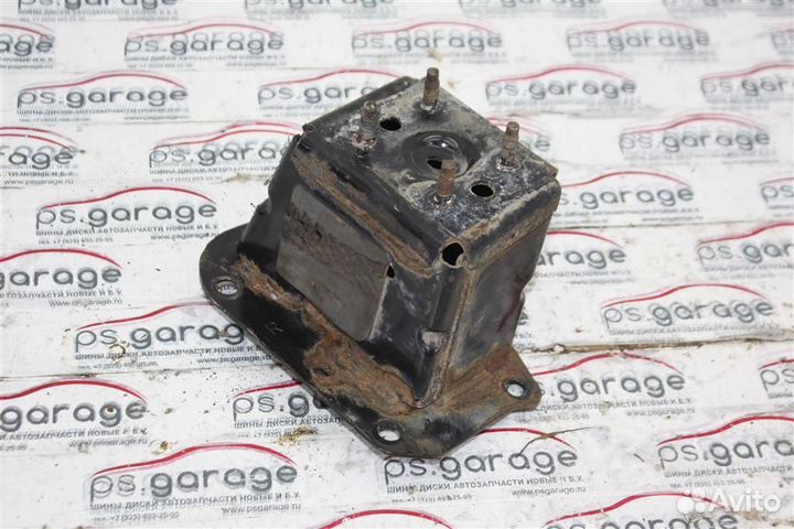 Кронштейн усилителя переднего бампера правый Niss