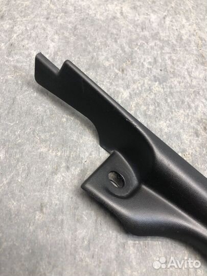 R накладка петли капота Logan 2