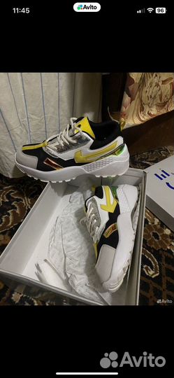 Кроссовки новые