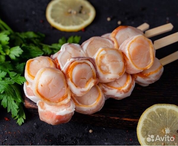 Морской гребешок в беконе на шпажке