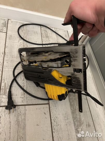 Дисковая пила Dewalt DWE560