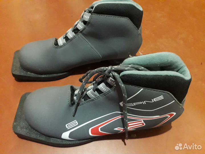 Лыжные ботинки
