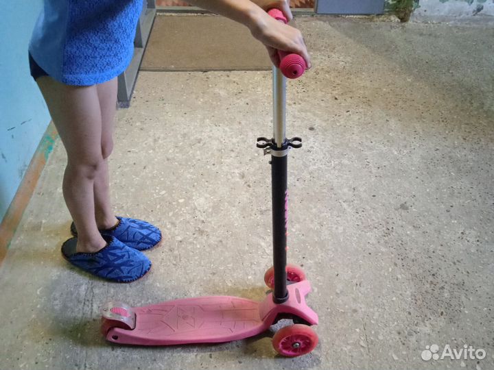 Самокат детский со светящимися колесами