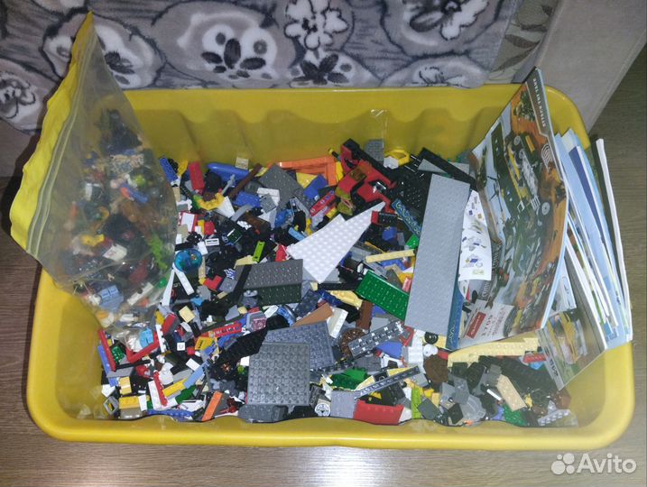 Ящик с конструктором