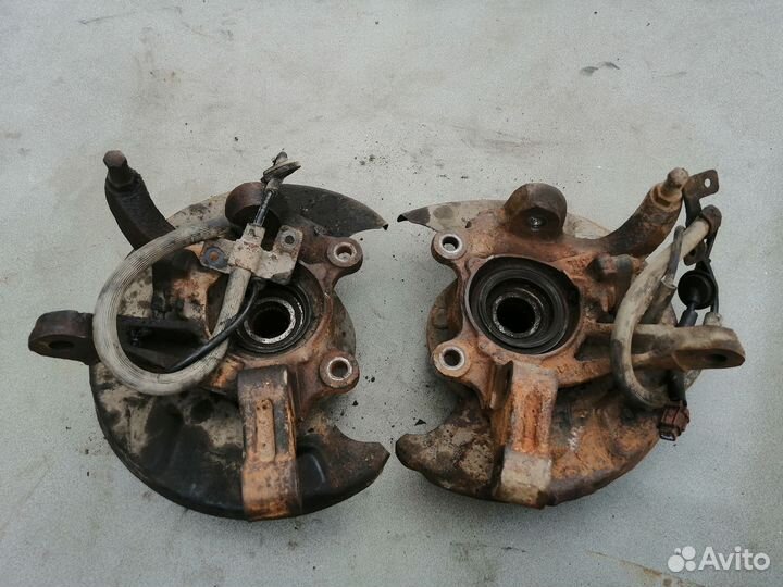 Кулак поворотный передний для Nissan Maxima (A32)