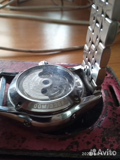 Продам часы наручные