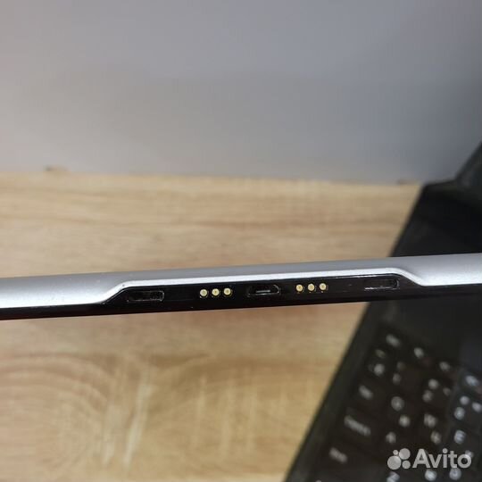 Планшет Lenovo с клавиатурой и симкой