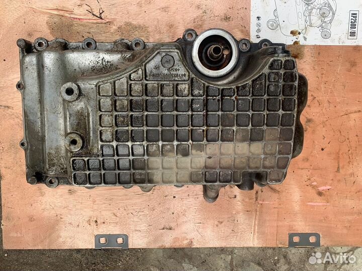Картер двигателя chrysler sebring 2.7 2000г