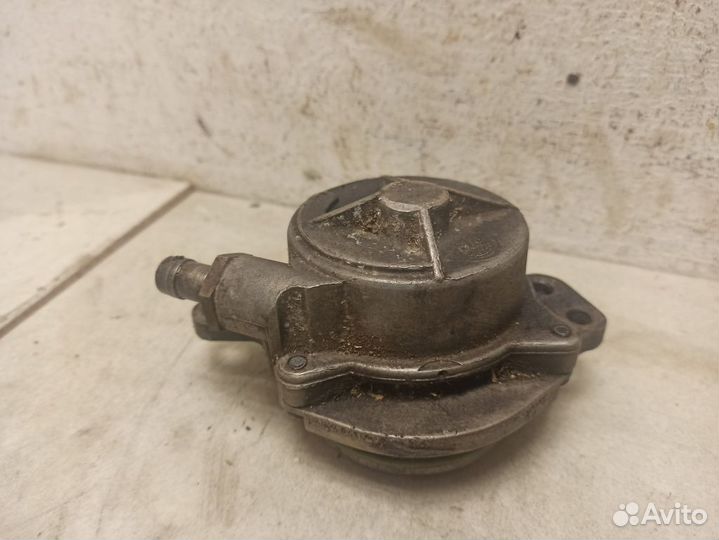 Вакуумный насос двигателя