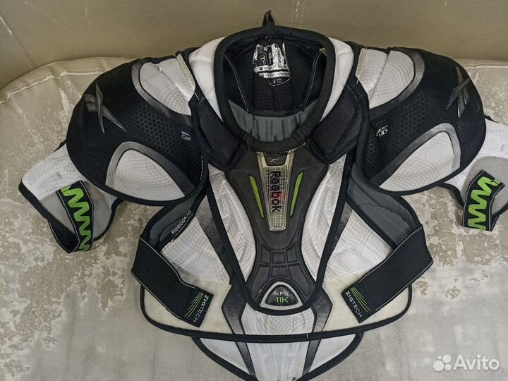 Нагрудник хоккейный reebok 11к