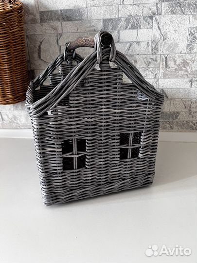 Плетеная корзина домик